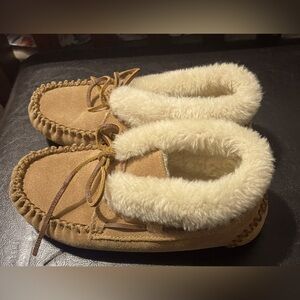 Minnetonka girls moccasin  4 brown leather